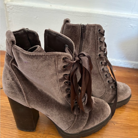 Steve Madden Gray Lace-Up Women's Boots brown velvet - Picture 4 of 6